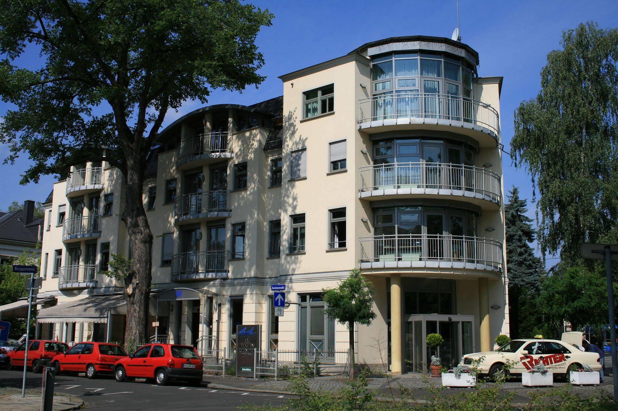 Hotel Am Blauen Wunder 3*